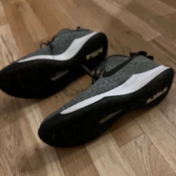 LeBron Witness 3 Nike Air Sneakers - Picture 6 of 12